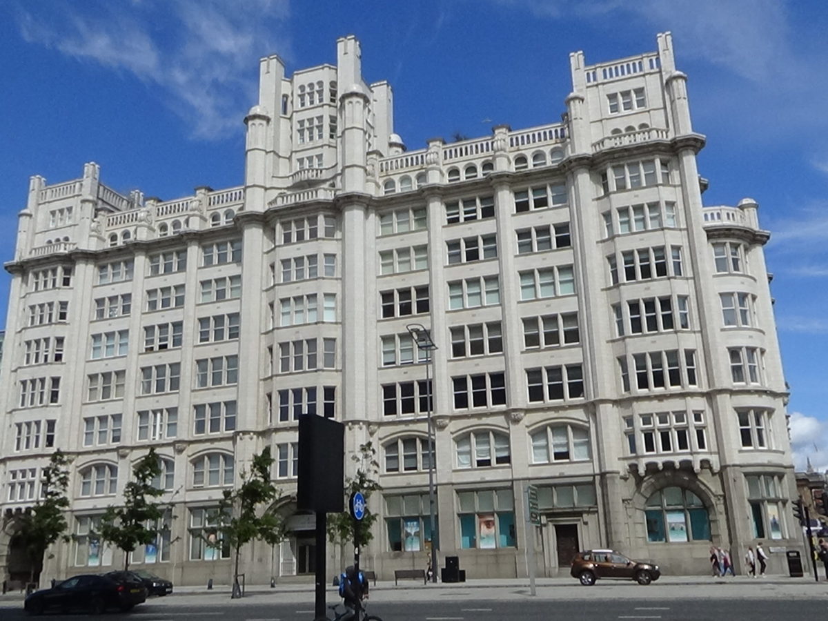 An Outstanding 2 Bedroom Duplex Apartment To Let Opposite Liverpool Waterfront